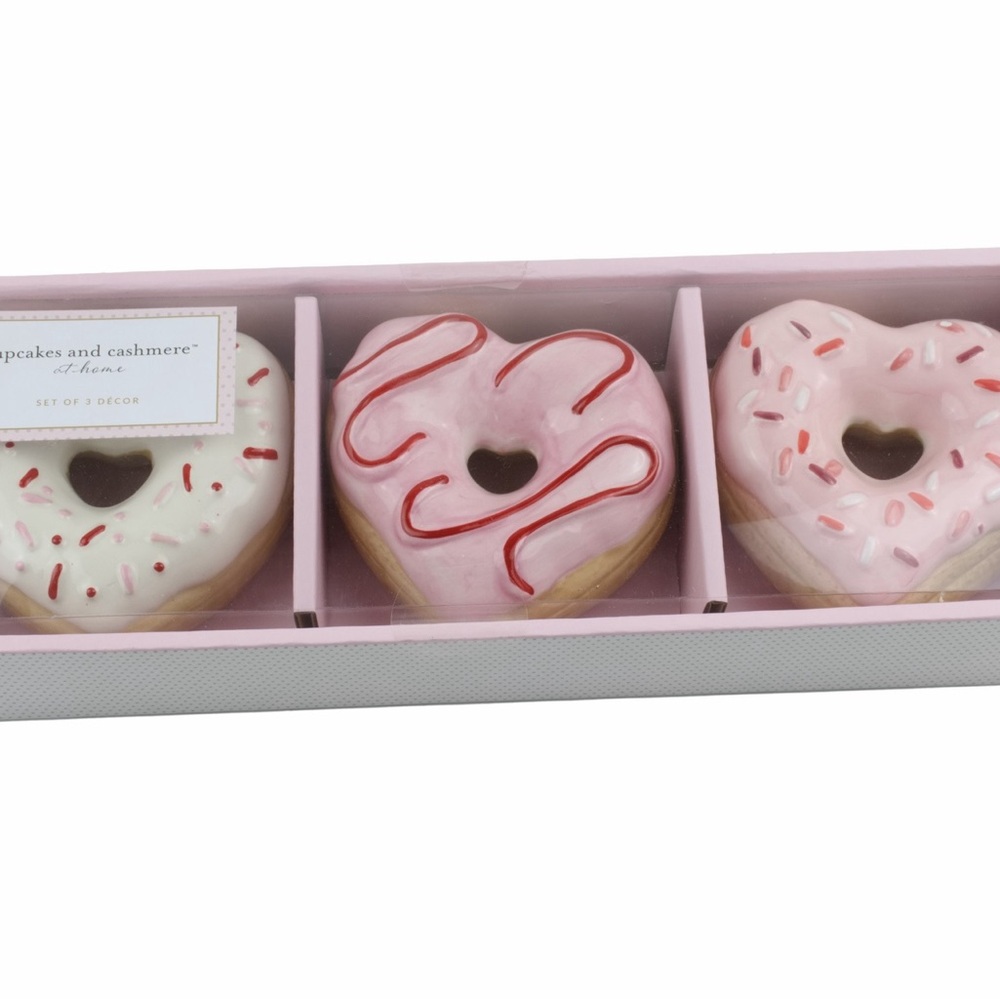 Viral new cupcakes and cashmere Heart-Shaped Donut Decor Set